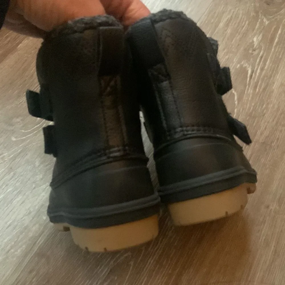 Cat & Jack winter boot size 5 preloved❤️